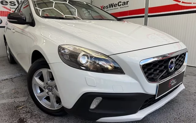 VOLVO V40 Cross Country V40 Cross Country D2 Momentum 120 - 12990€ en Erandio