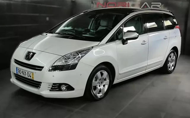 Peugeot 5008 1.6 E-HDi Allure 2-Tronic J17