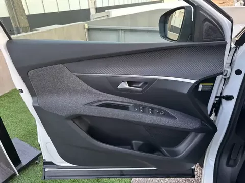 Peugeot 3008 2019 1.2 PureTech Allure