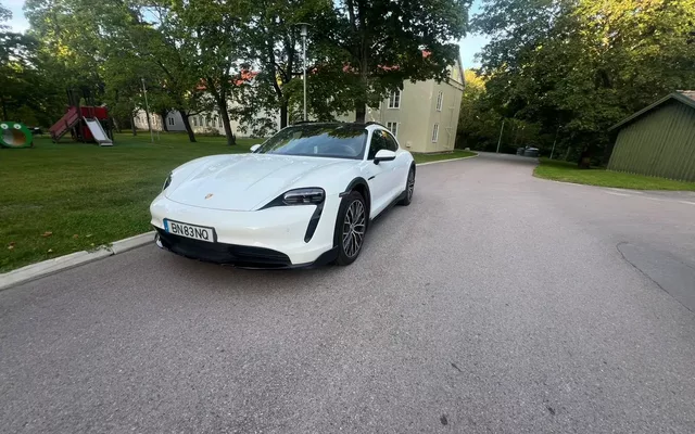 Porsche Taycan Cross Turismo 4S