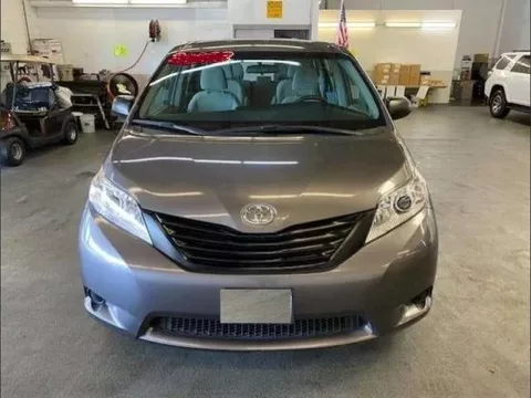 TOYOTA Sienna 3.5L V6 FWD L - 57100€ en Banastas