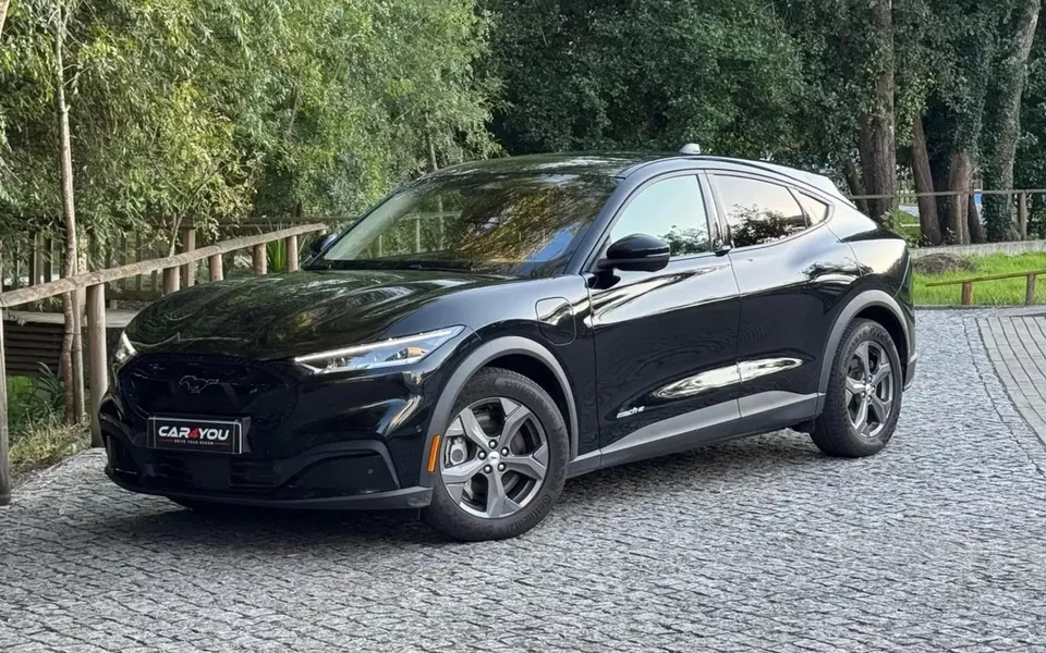 Ford Mustang Mach-E 75.7 kWh Base