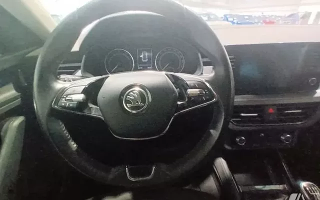 SKODA Kamiq Ambition Plus 1.0 TSI 81kW (110CV) (NW43J514)