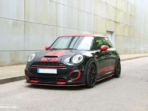 MINI 3 Portas John Cooper Works Essential