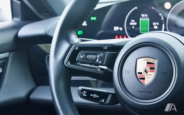 PORSCHE Taycan Taycan 4