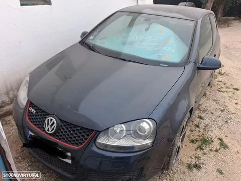 VW Golf 2.0 GTi Pirelli