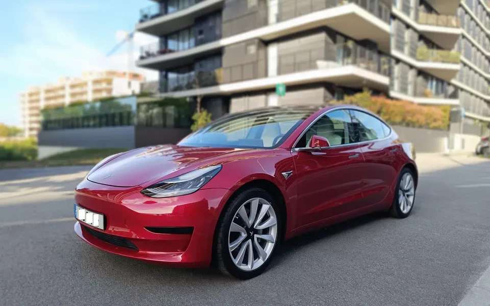 Tesla Model 3 Standard Range Plus RWD