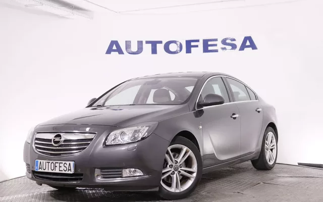 Opel Insignia 1.6T COSMO PACK 180CV 4P # CUERO, NAVY, PARKTRONIC