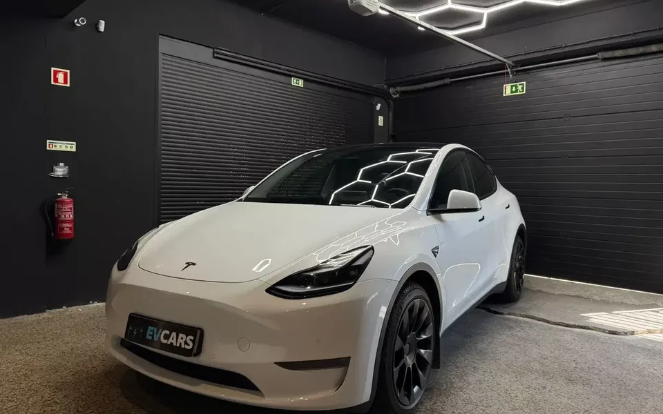 Tesla Model Y Long Range Dual Motor AWD