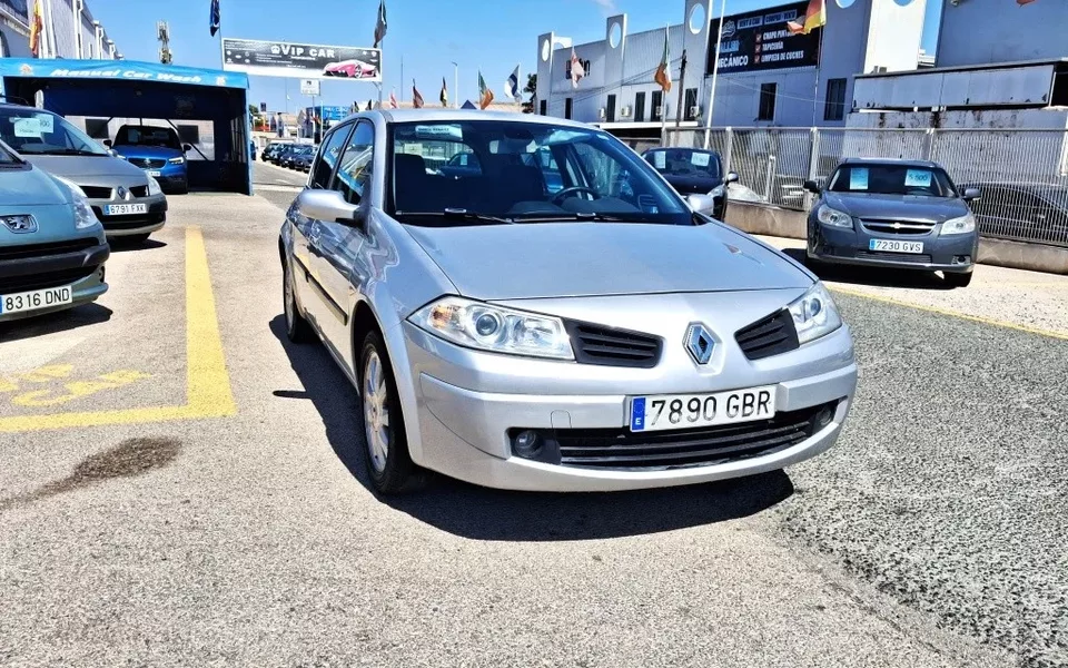 RENAULT Mégane Mégane Sedán 1.6 Confort Dynamique Aut.