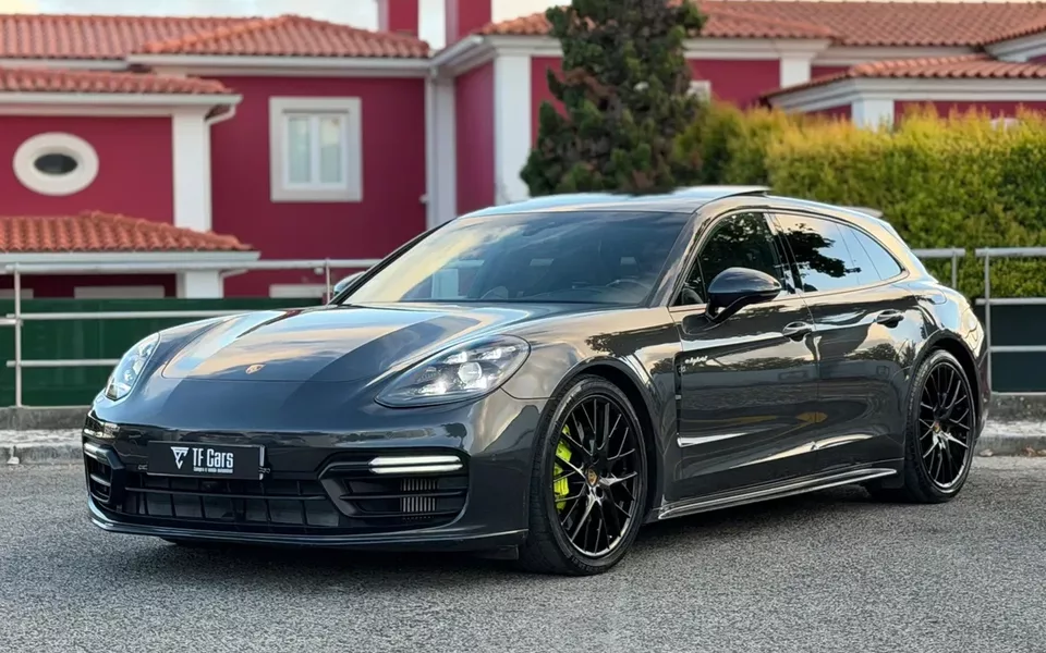 Porsche Panamera Sport Turismo 4 E-Hybrid