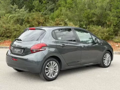 Peugeot 208 2017 1.6 BlueHDi Style