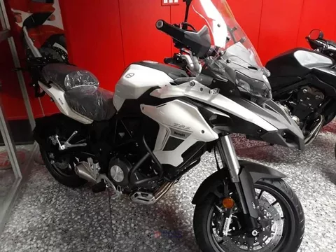 Benelli Otros TRK 502