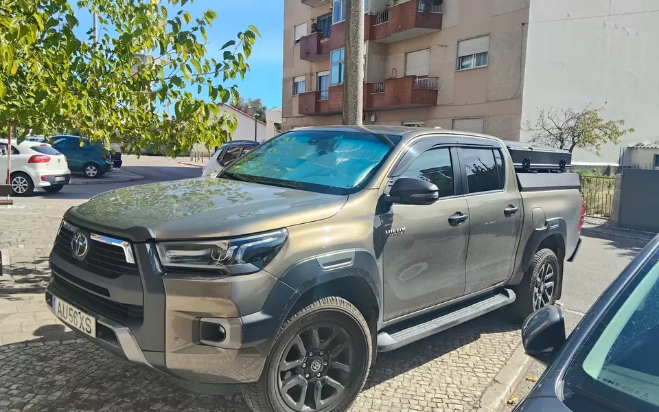 Toyota Hilux 2.8 D-4D 4WD Invincible TA