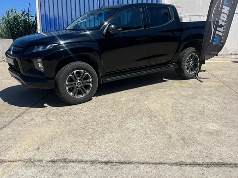 Mitsubishi L200 Pick Up 4x4 S&S Auto Cabine Dupla Base