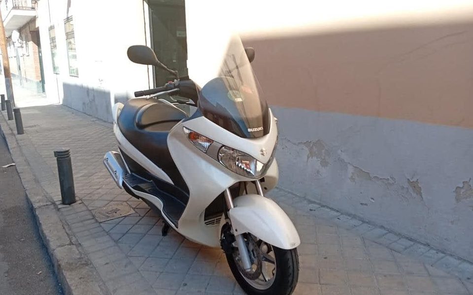 SUZUKI BURGMAN 200