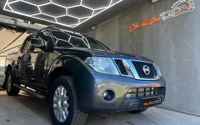 Nissan Navara 3.0 dCi V6 CD LE AT 4WD