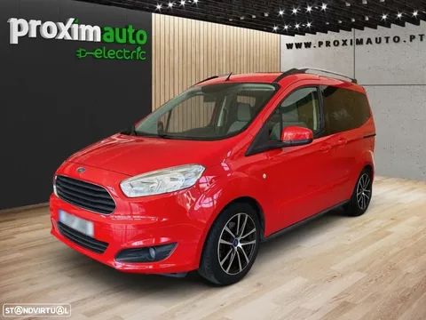 Ford Tourneo Courier 1.0 EcoBoost Titanium