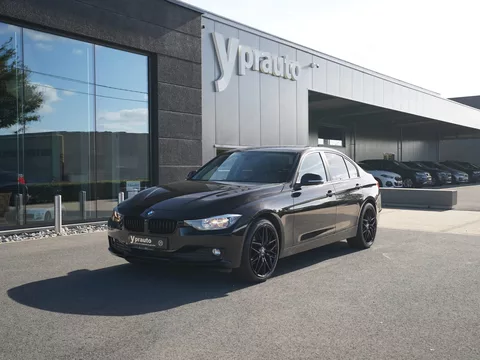 BMW 316i Berline Leder Navigatie Cruise control RadioCD Bleutooth Klimaatregeling Camera Parctronic Anti-verblinding Alu 16″ USB