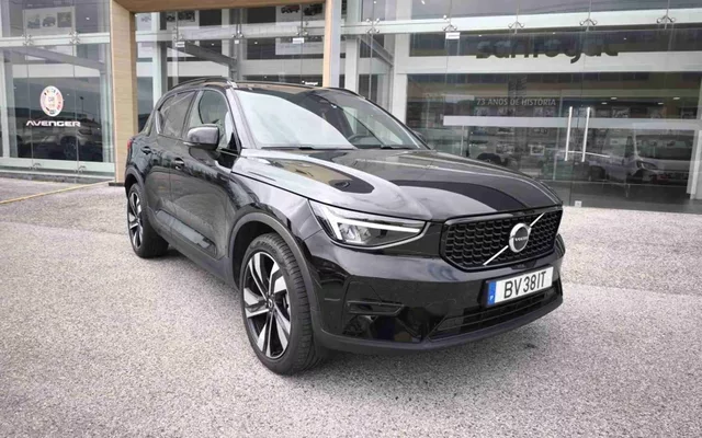 VOLVO - XC40 - XC40 2.0 B3 Plus Dark