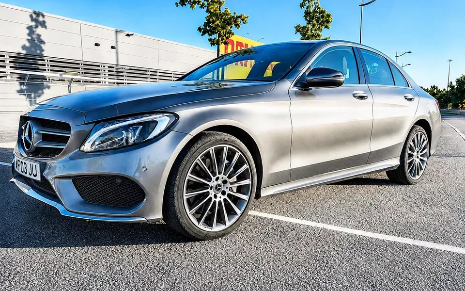 Mercedes-Benz C 300 h AMG Line