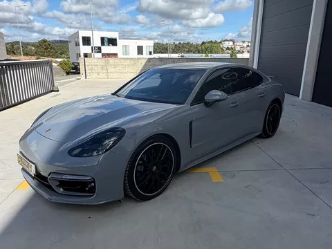 Porsche Panamera 4 E-Hybrid Platinum Edition com PDLS
