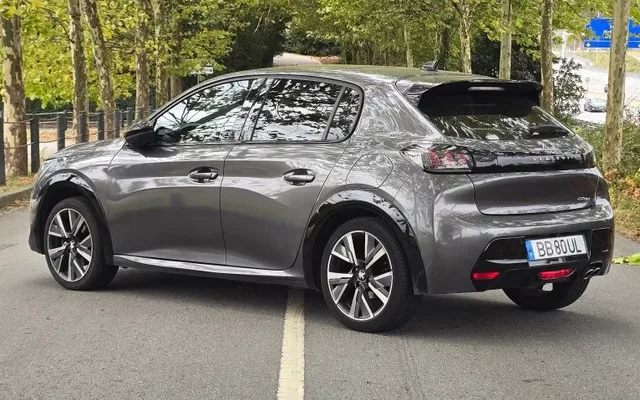 Peugeot 208 1.2 PureTech GT Line EAT8