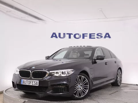 BMW 530 SERIE 5 530E I-PERFORMANCE AUTO PACK M 252CV 4P #CUERO, TECHO ELEC, NAVY, PARKTRONIC