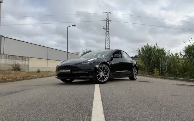 Tesla Model 3 Tração Traseira