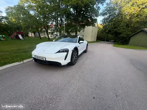Porsche Taycan Cross Turismo 4S