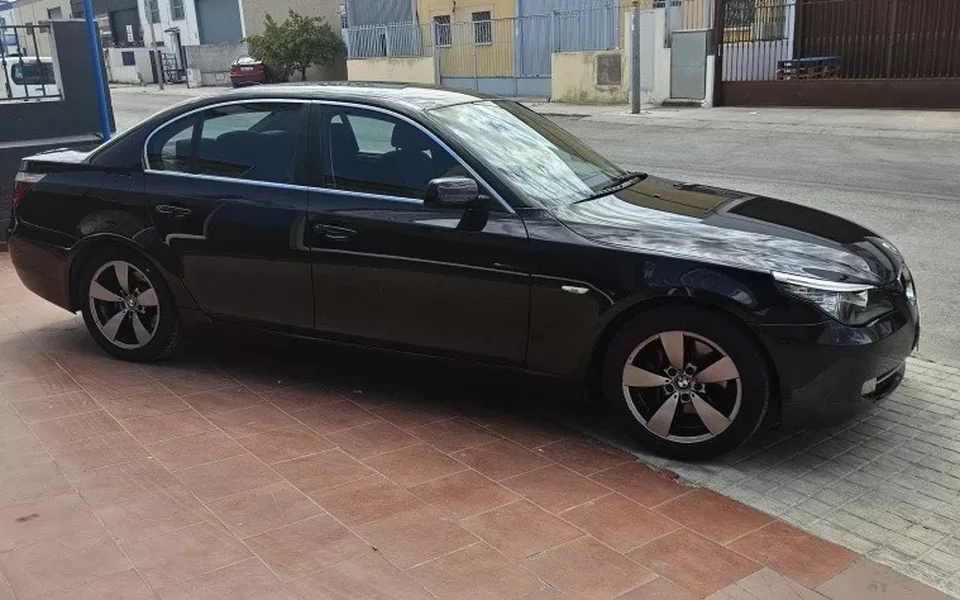 BMW Serie 5 520d - 8000€ en Torredelcampo