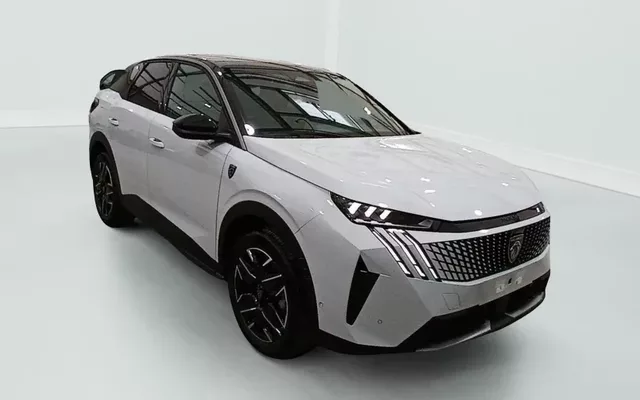 Peugeot 3008 Hybrid 136 e-DCS6 GT Zéro km immatriculé