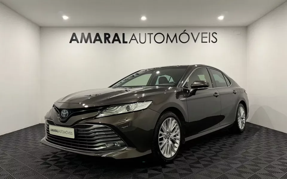 Toyota Camry 2.5 Hybrid Luxury