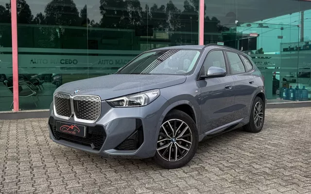 BMW iX1 eDrive20 Pack Desportivo M