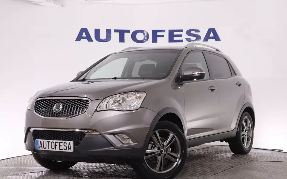 Ssangyong Korando 2.0 D20T LIMITED 4X2 175CV 5P # CUERO, PARKTRONIC