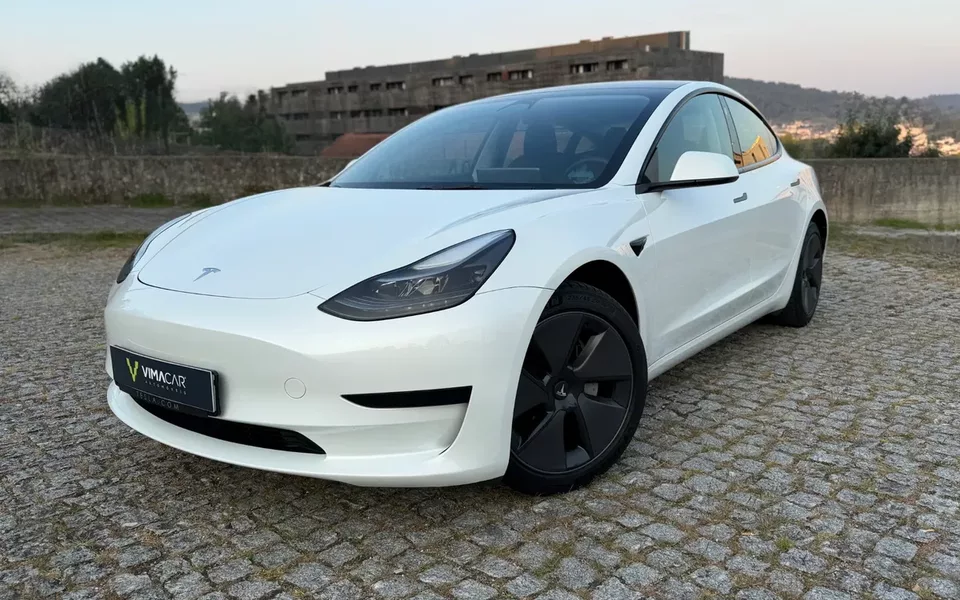 Tesla Model 3 RWD