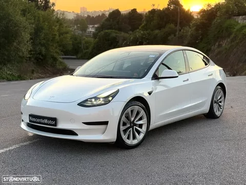 Tesla Model 3 Tração Traseira