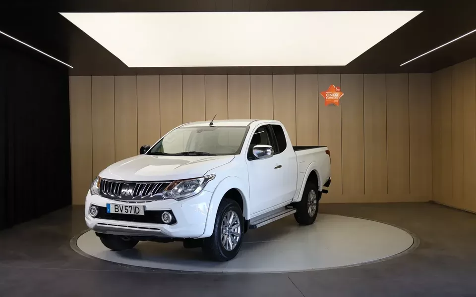 Mitsubishi L200 2.4 DI-D Club Intense Strakar 4WD