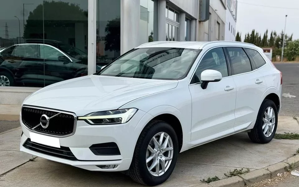 VOLVO XC60 2.0 B4 D 197cv Auto AWD Momentum Pro