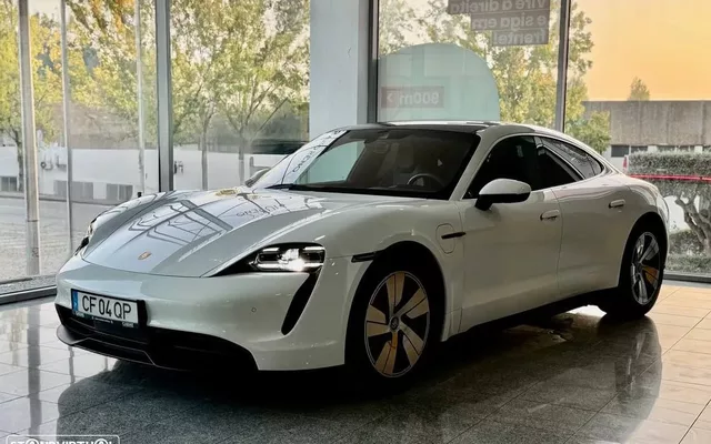Porsche Taycan 4S