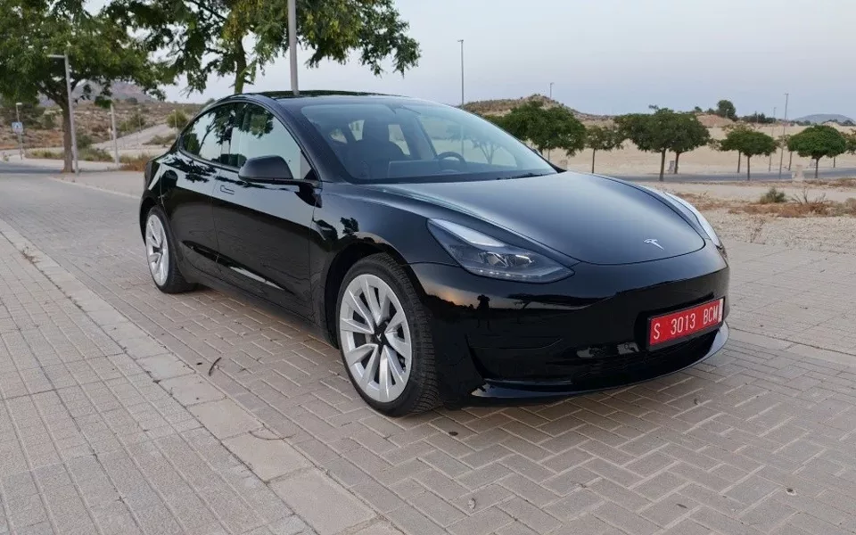 TESLA Model 3 Model 3 Standard Range RWD Plus