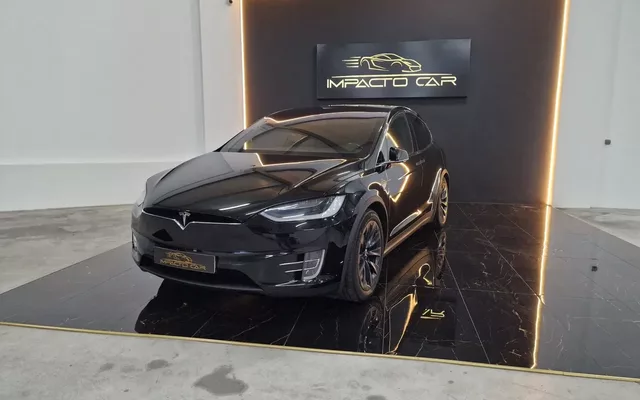 Tesla Model X 90D