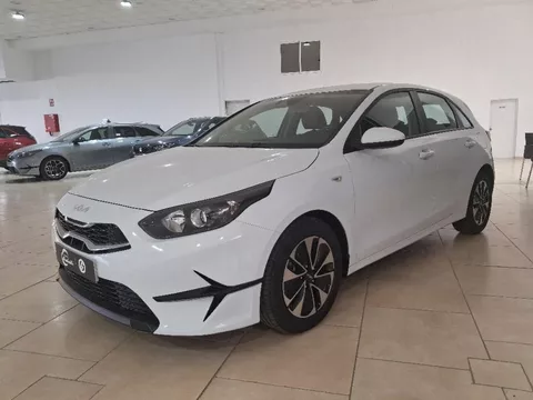 Vendido: KIA Ceed CEED 1.0 T-GDI 74KW CONCEPT 5P - 17900€ en Merida