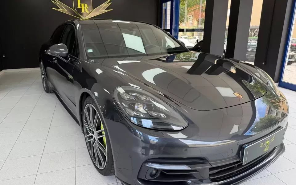Porsche Panamera Sport Turismo 4 E-Hybrid