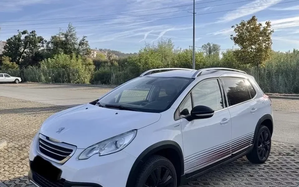 Peugeot 2008 PureTech 130 GPF Black Edition