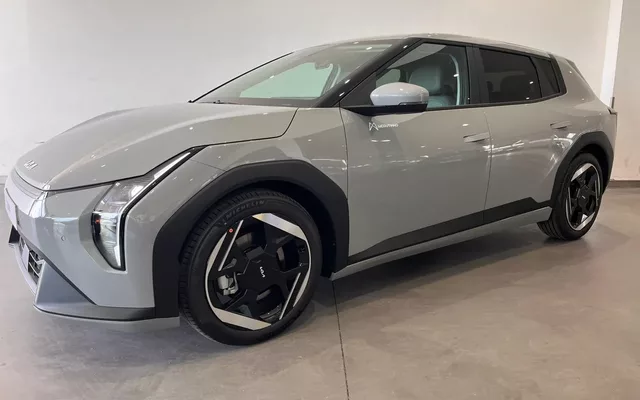 Kia EV4 81.4 kWh Tech