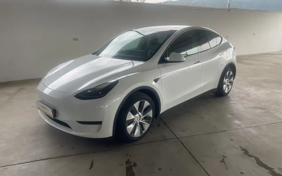 Tesla Model Y RWD