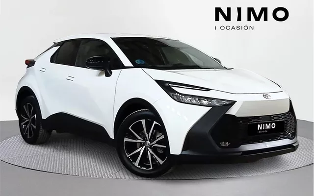 TOYOTA C-HR Advance Hybrid 140
