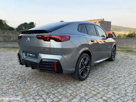 BMW iX2 eDrive20 Pack Desportivo M