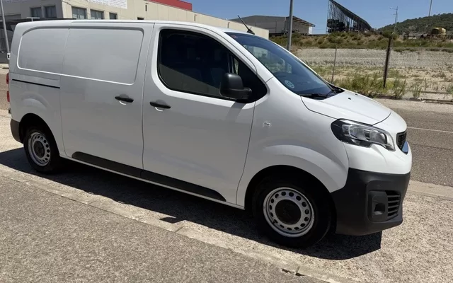 PEUGEOT Traveller M1 Traveller 2.0BlueHDI Allure Standard 145